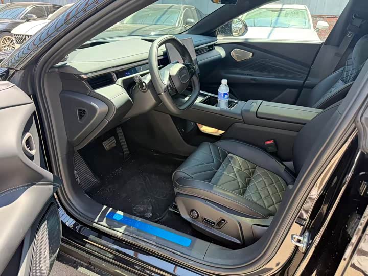 Lynk & Co 30 EM-P Hybrid, 2025 — фото 4 из 9