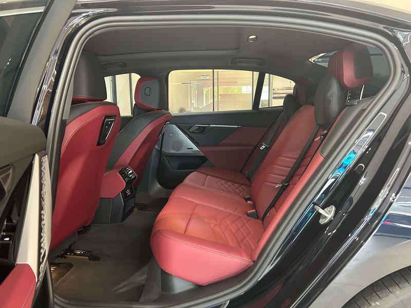 BMW i5, 2025 — фото 9 из 10