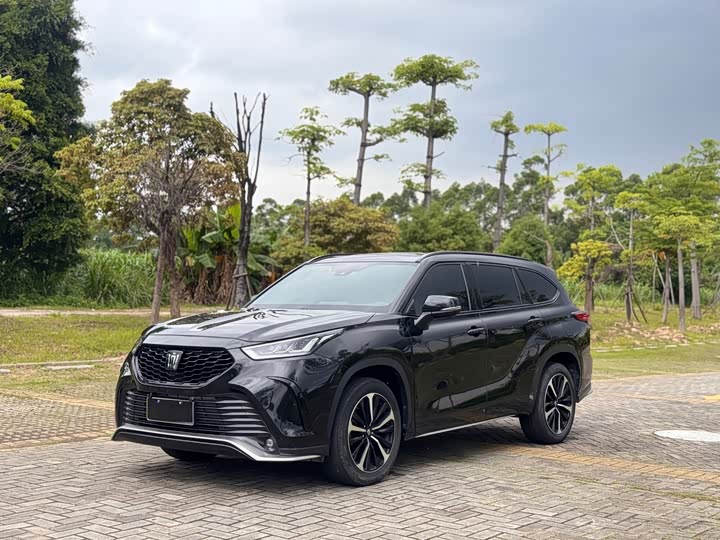 Toyota Crown Kluger, 2023 — купить в Самаре под ключ