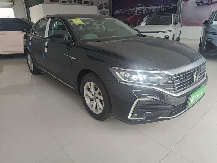 Volkswagen Passat Hybrid, 2025 — фото 4 из 9