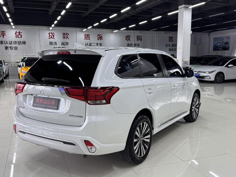 Mitsubishi Outlander, 2022 — фото 6 из 12