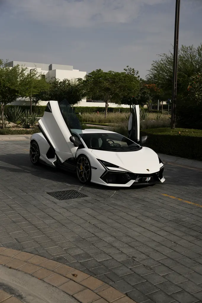 Lamborghini Revuelto, 2024