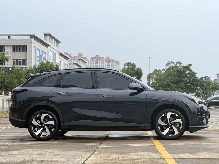 BAIC Arcfox Alpha T5, 2025 — фото 4 из 9