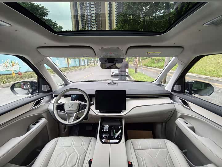 Volvo EM90, 2024 — фото 6 из 9