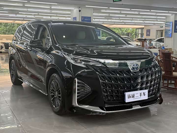 Toyota Sienna, 2023 — фото 4 из 9