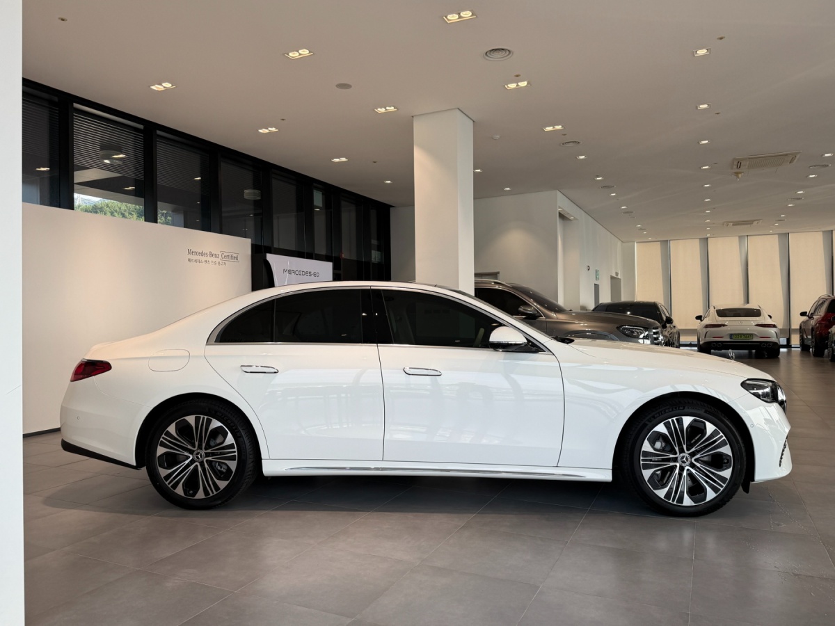 Mercedes-Benz E-Class, 2025 — фото 9 из 12