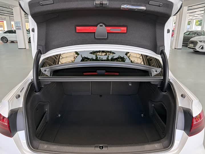 Audi A4L, 2023 — фото 3 из 9