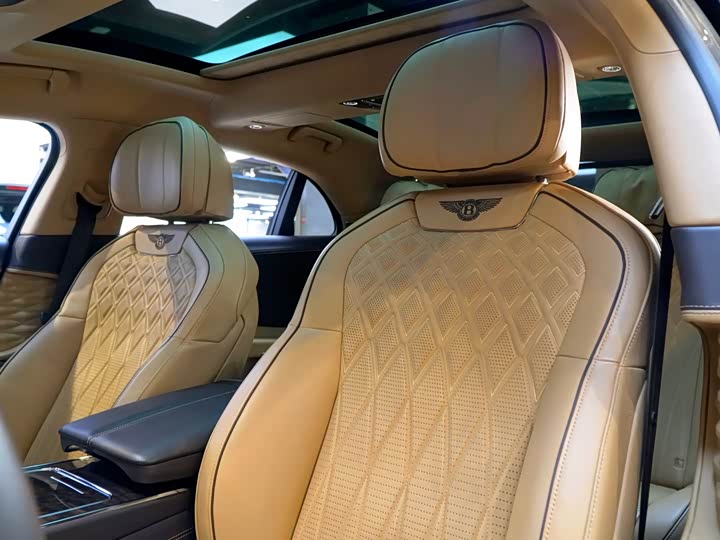 Bentley Flying Spur, 2023 — фото 5 из 9