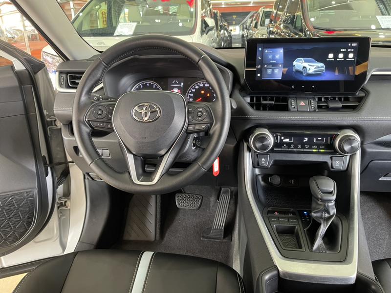 Toyota RAV4, 2023 — фото 8 из 12