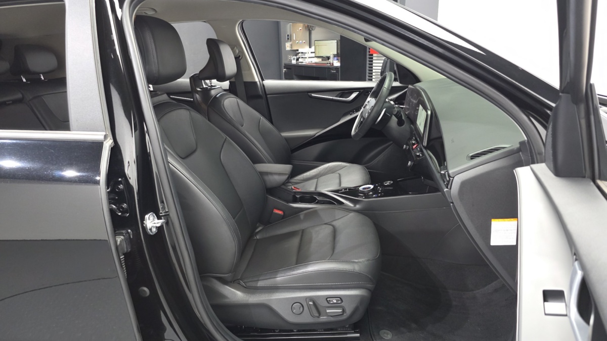 Kia Niro, 2023 — фото 10 из 12