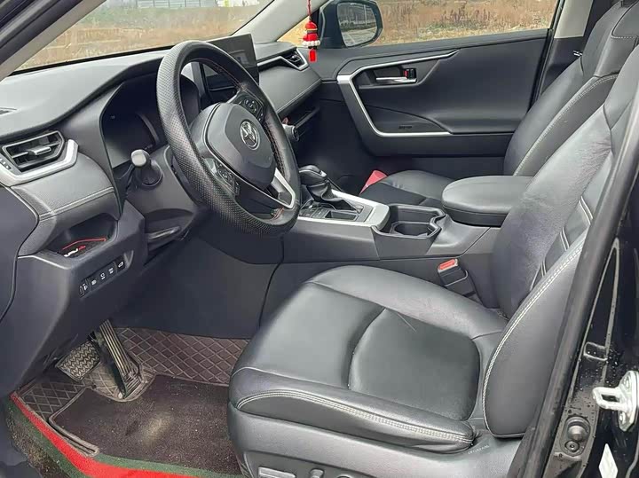 Toyota RAV4, 2023 — фото 4 из 9