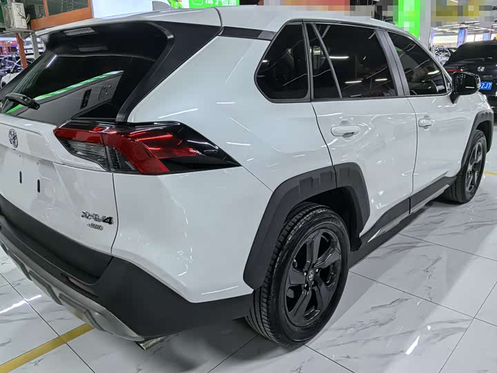 Toyota RAV4, 2022 — фото 5 из 9