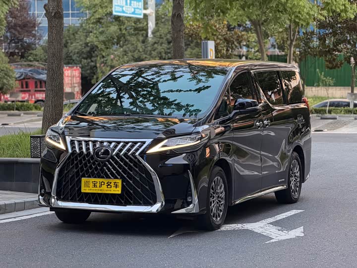 Lexus LM, 2022 — купить в Москве под ключ
