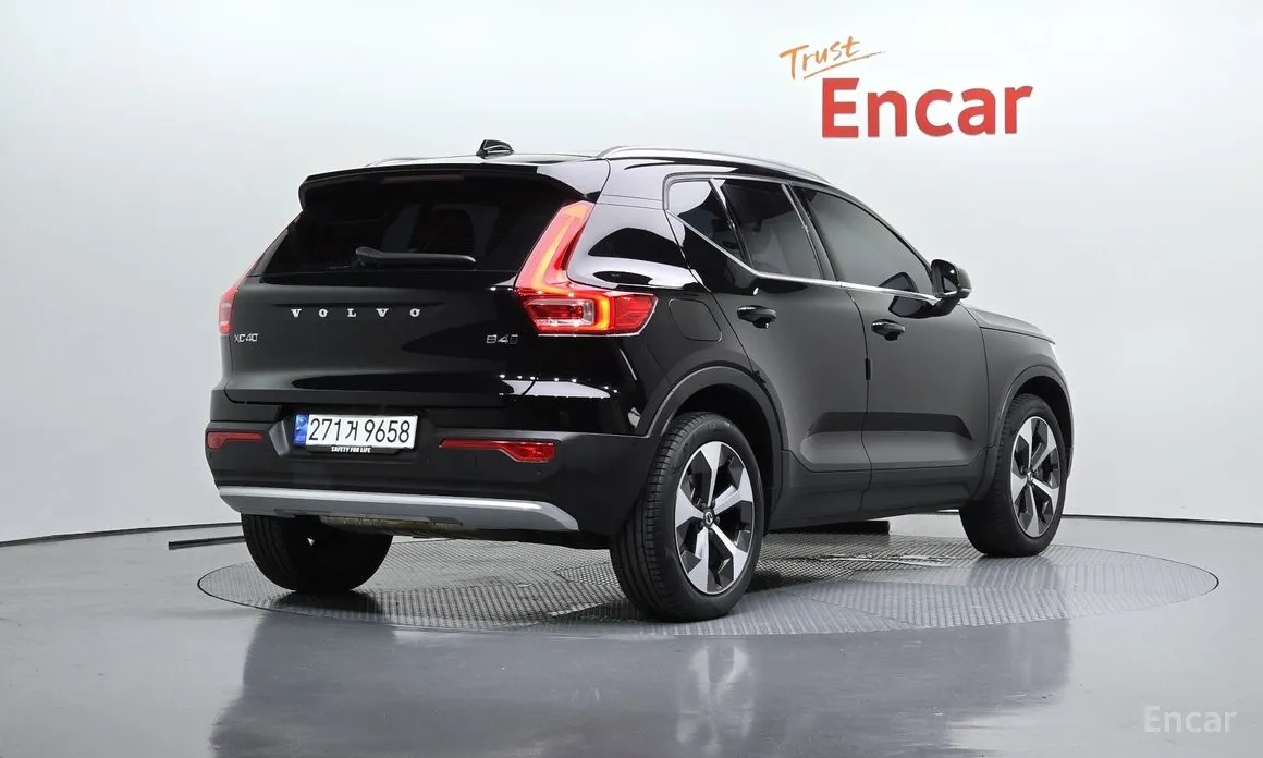 Volvo XC40, 2022 — фото 2 из 12