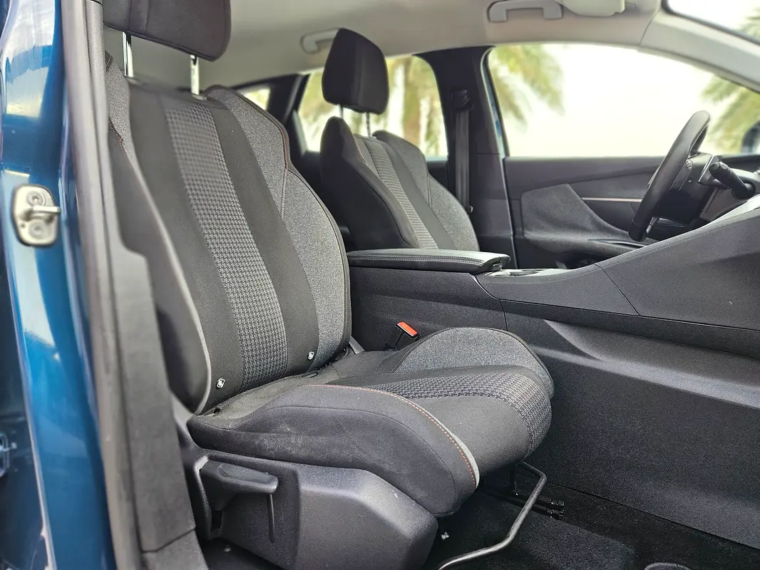 Peugeot 3008, 2022 — фото 8 из 10