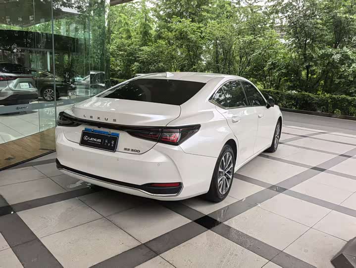 Lexus ES, 2024 — фото 7 из 9