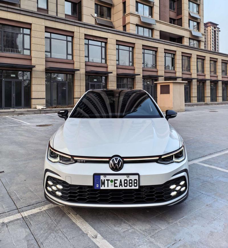 Volkswagen Golf GTI, 2023 — фото 2 из 12
