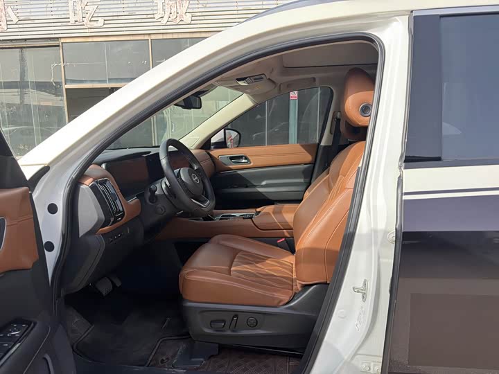 Nissan Pathfinder, 2023 — фото 4 из 9