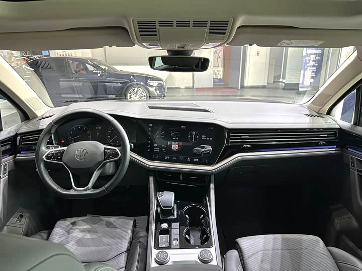 Volkswagen Touareg, 2023 — фото 6 из 9
