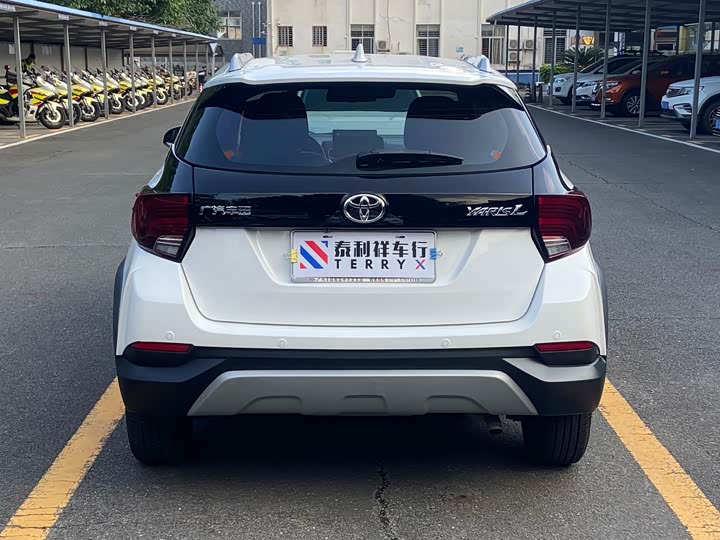 Toyota Yaris L Hatchback, 2022 — фото 5 из 9