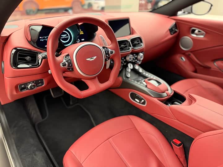 Aston Martin V8 Vantage, 2022 — фото 8 из 9