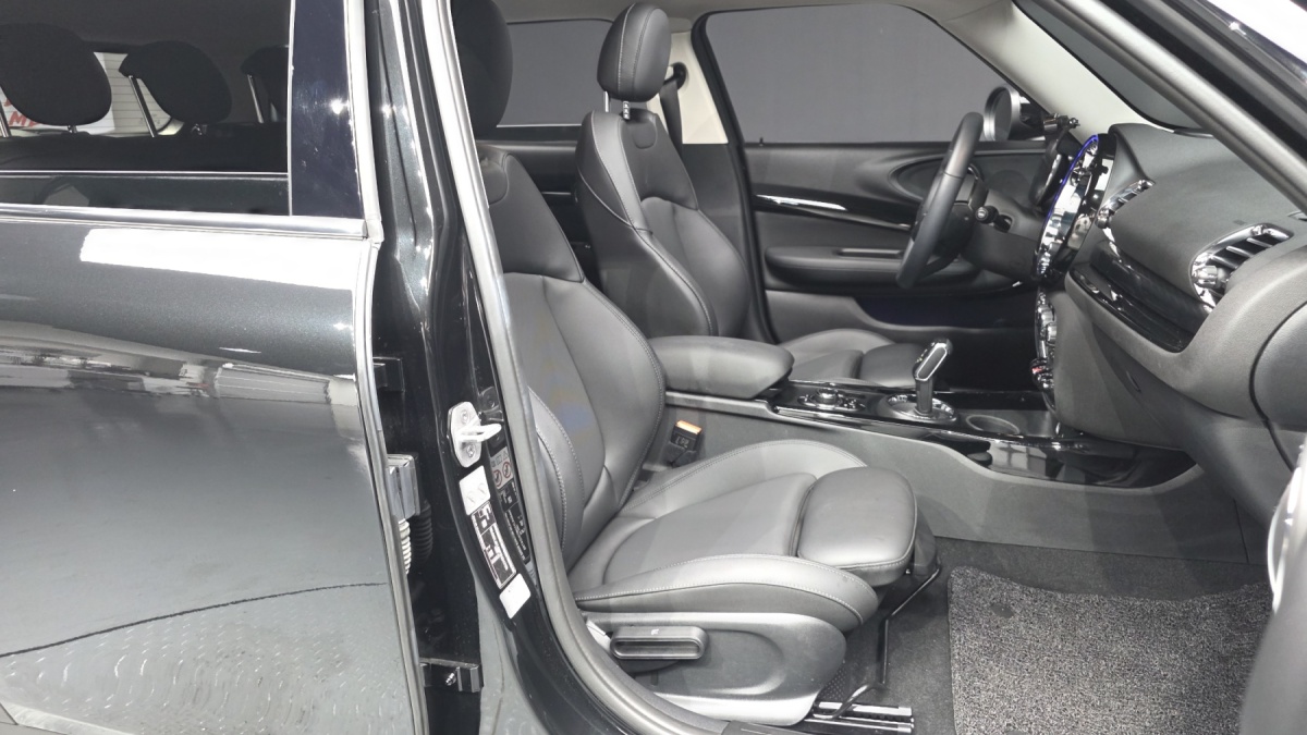 Mini Clubman, 2023 — фото 11 из 12