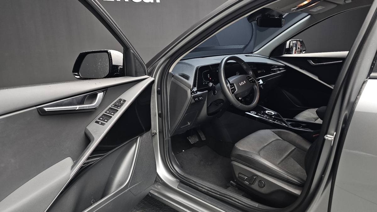 Kia Niro, 2023 — фото 10 из 12