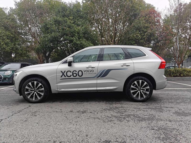 Volvo XC60, 2024 — фото 4 из 12