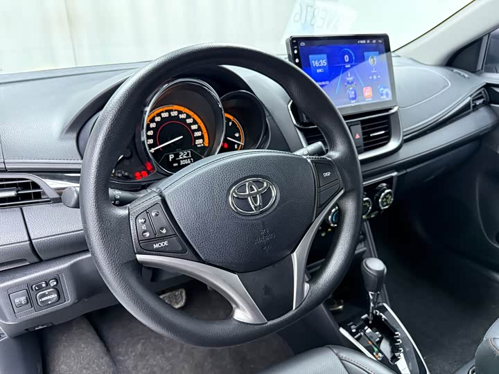 Toyota Yaris L Hatchback, 2022 — фото 8 из 9