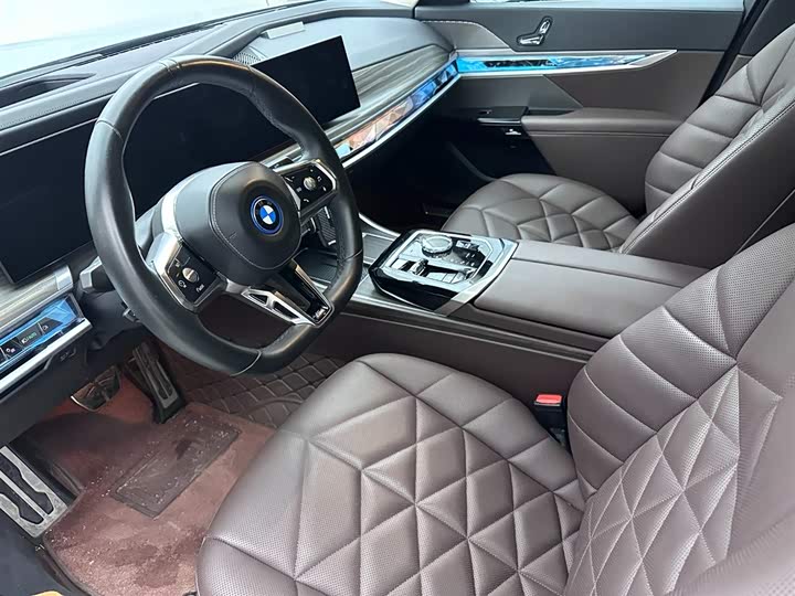 BMW i7, 2023 — фото 8 из 9