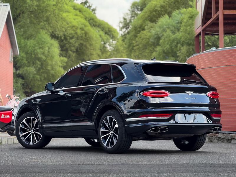 Bentley Bentayga, 2023 — фото 4 из 11