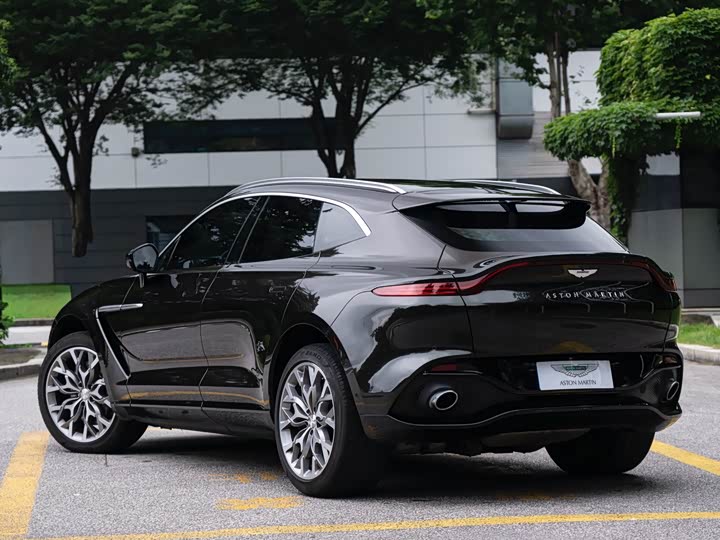 Aston Martin DBX, 2025 — фото 4 из 9