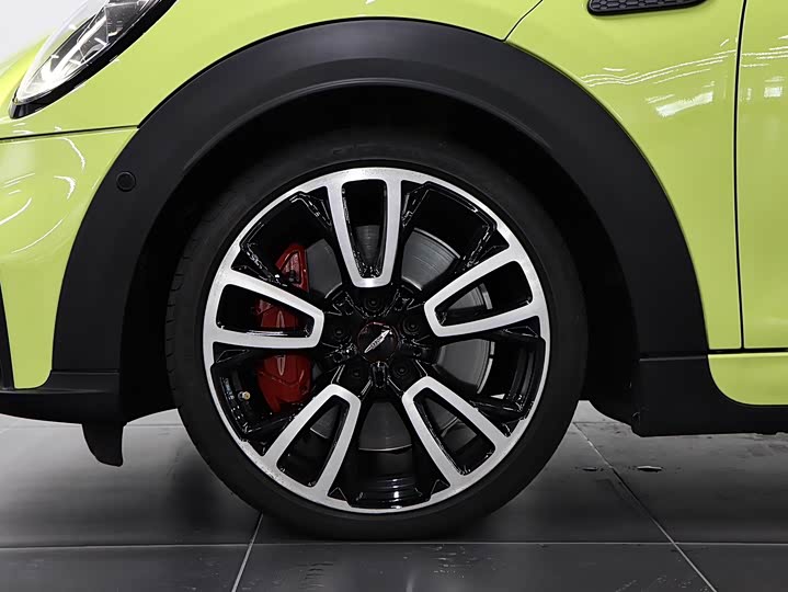 Mini Mini JCW, 2022 — фото 8 из 9