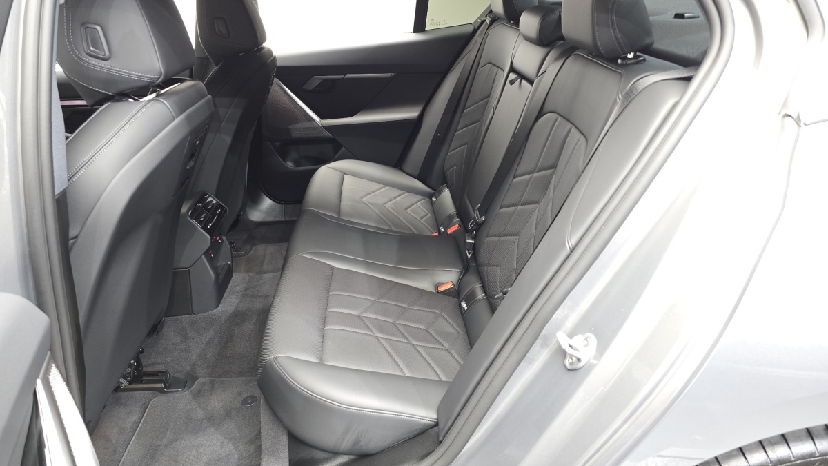 BMW 5 Series, 2025 — фото 10 из 12