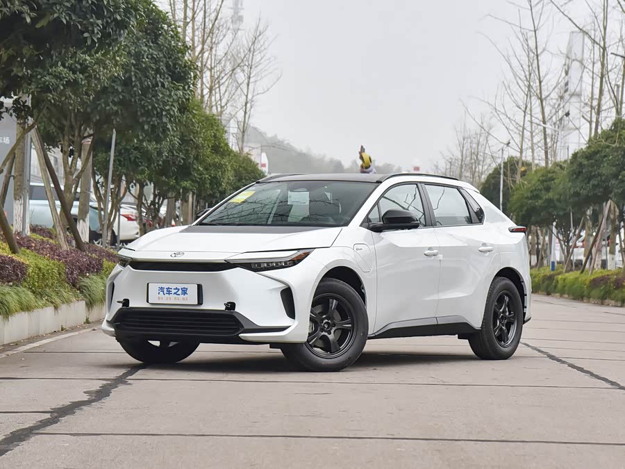 Toyota bZ4X Platinum, 2026 — купить в Москве под ключ