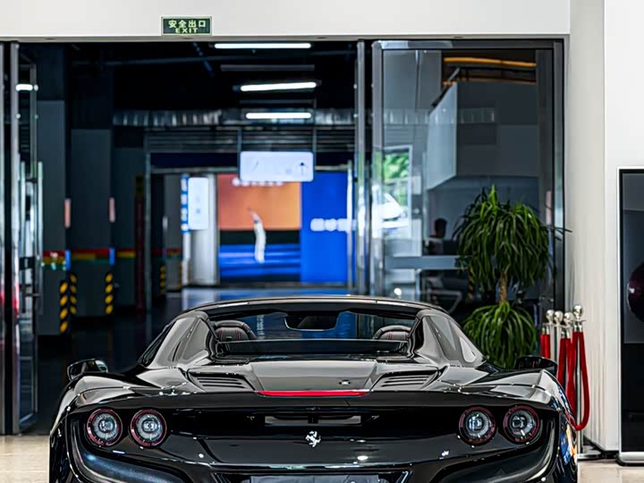 Ferrari F8, 2022 — фото 5 из 9