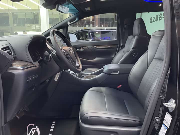 Toyota Vellfire, 2022 — фото 8 из 9