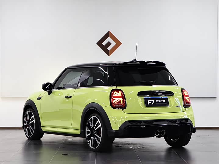 Mini Mini JCW, 2022 — фото 4 из 9