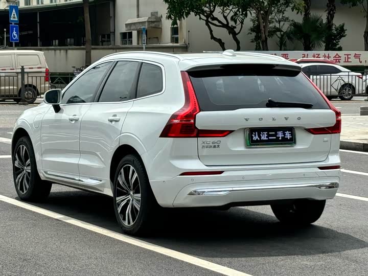 Volvo XC60 Hybrid, 2022 — фото 4 из 9