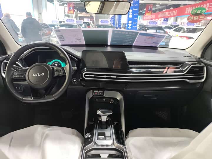 Kia Sportage GT-line, 2023 — фото 5 из 9