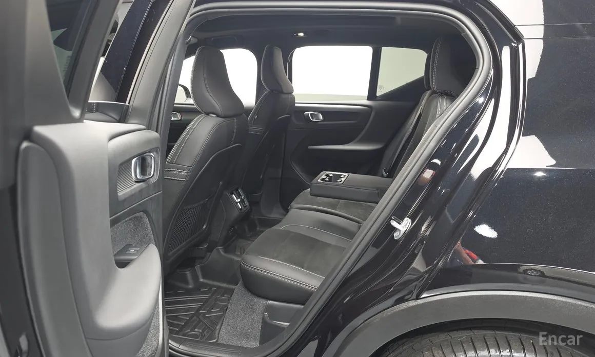 Volvo XC40, 2025 — фото 11 из 12