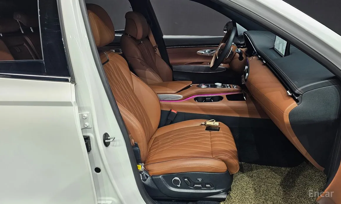 Genesis GV70, 2023 — фото 10 из 12
