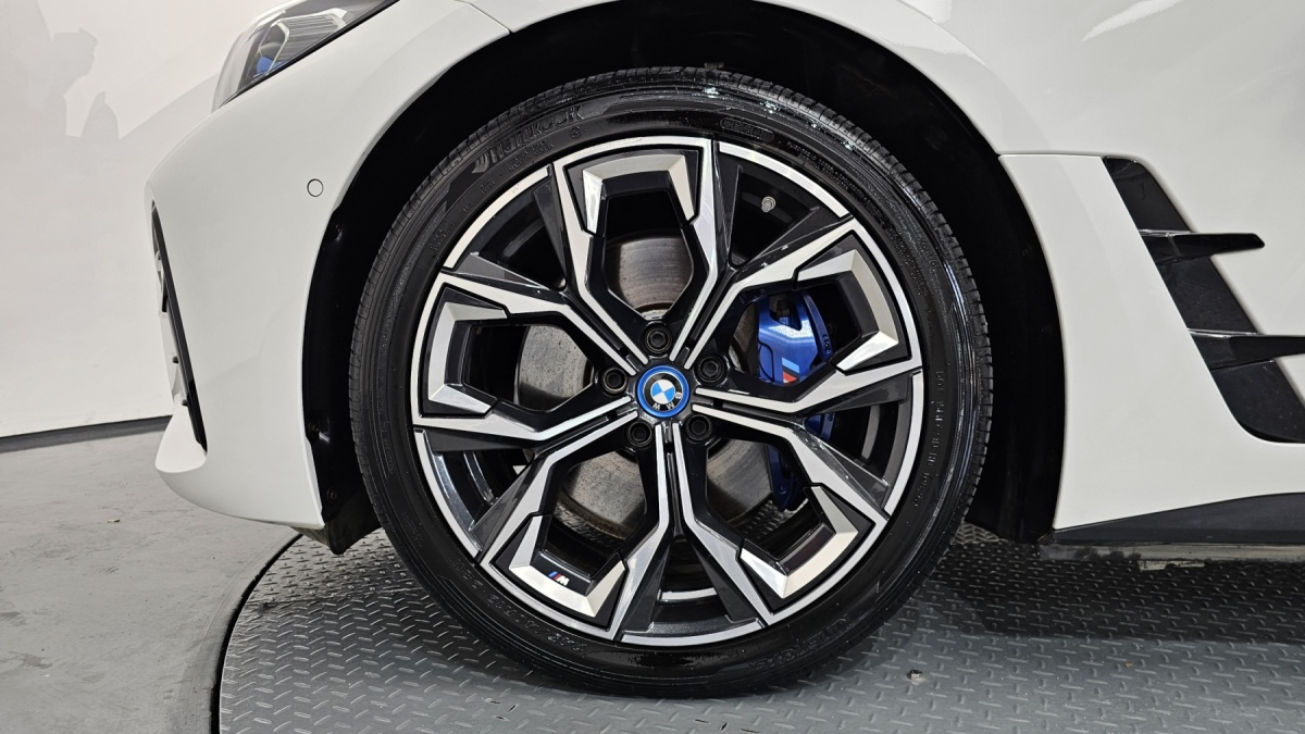 BMW i4, 2022 — фото 5 из 12