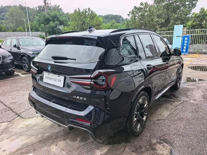 BMW iX3, 2025 — фото 3 из 9