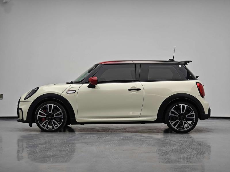 Mini Mini JCW, 2022 — фото 4 из 12