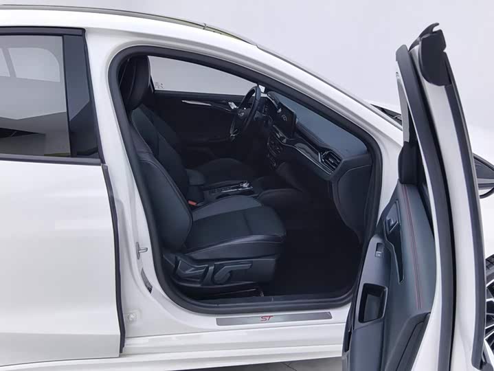 Ford Focus, 2022 — фото 9 из 9