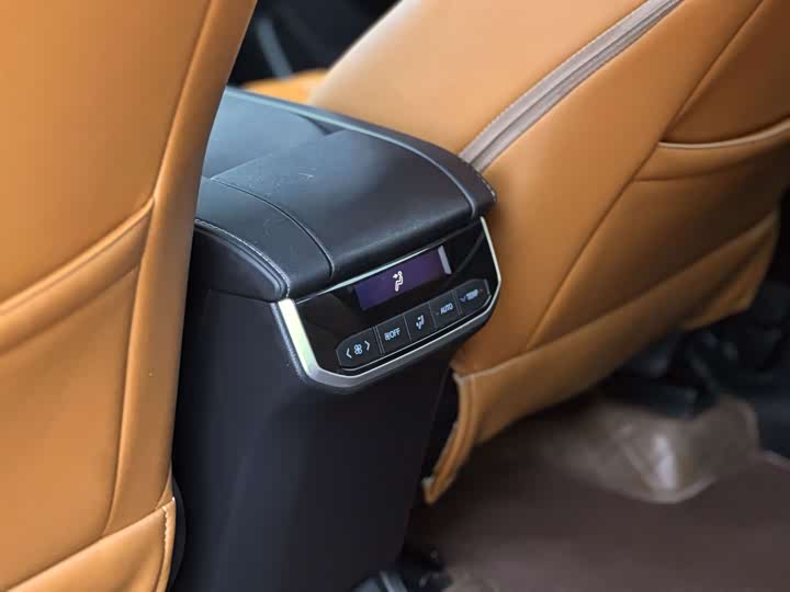 Toyota Crown Kluger, 2021 — фото 5 из 9