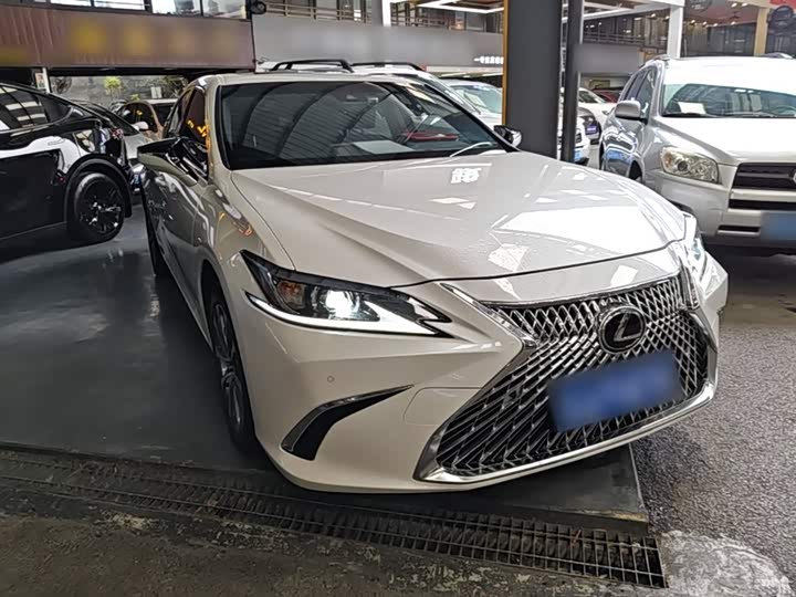 Lexus ES, 2021 — фото 4 из 9