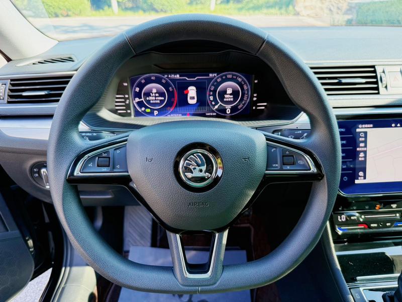 Skoda Superb, 2023 — фото 10 из 12