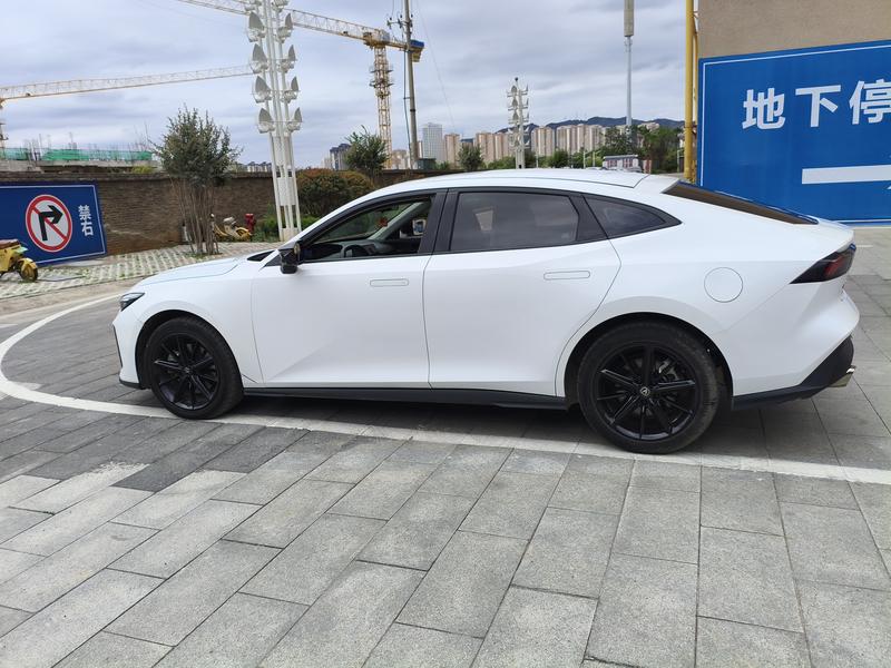 Changan UNI-V Hybrid, 2023 — фото 4 из 12